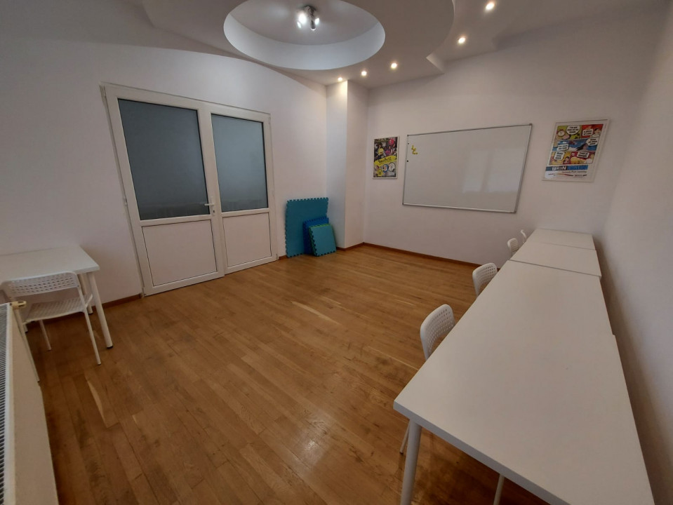 Vila de vanzare, 12 camere, zona Nord, Bacau