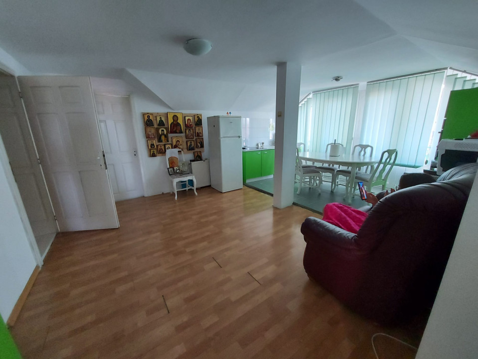 Vila de vanzare, 12 camere, zona Nord, Bacau