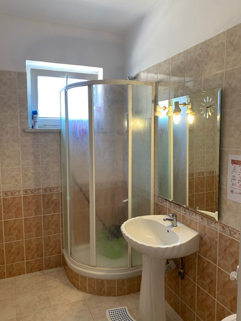 Vila de vanzare, 12 camere, zona Nord, Bacau