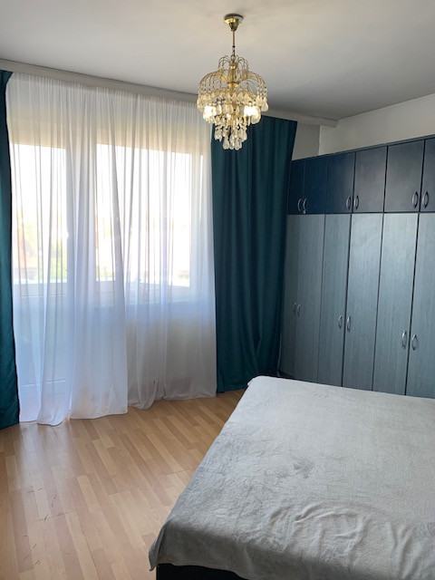 Vila de vanzare, 12 camere, zona Nord, Bacau