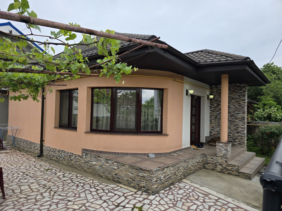 Casa- vila de vanzare / inchiriere zona Mioritei Bacau