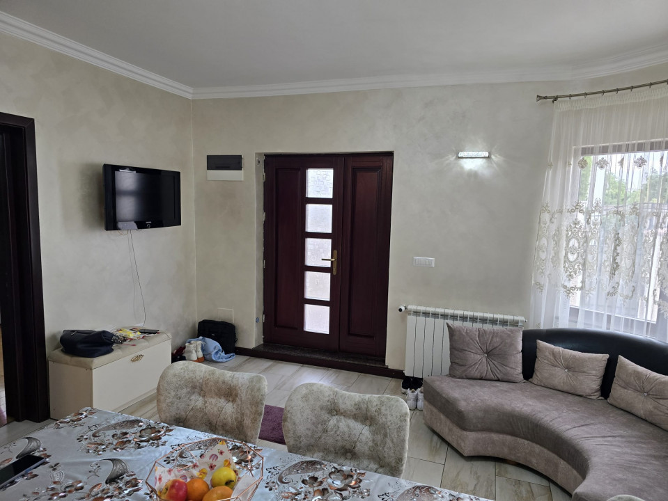 Casa- vila de vanzare / inchiriere zona Mioritei Bacau