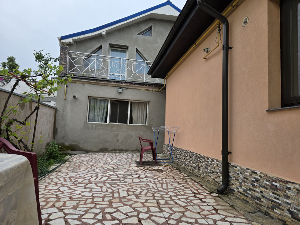 Casa- vila de vanzare / inchiriere zona Mioritei Bacau