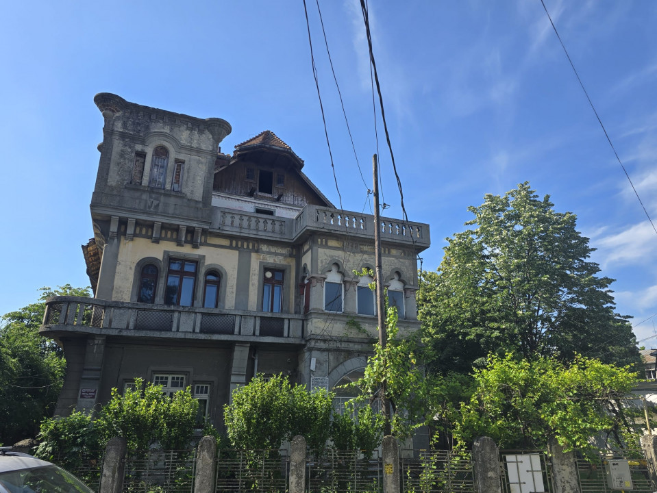 Casa Vila Anania monument istoric al orasului Bacau de vanzare