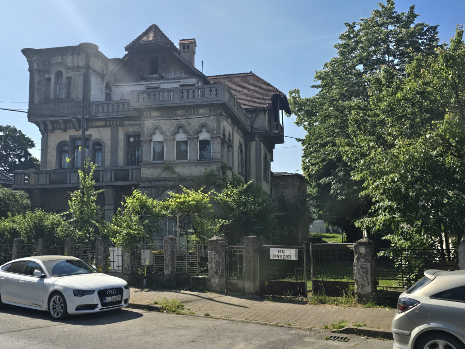 Casa Vila Anania monument istoric al orasului Bacau de vanzare