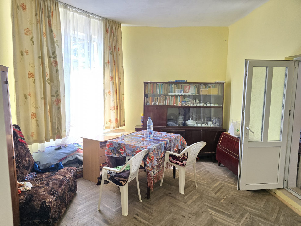 Casa de vanzare in oras cartierul CFR Bacau