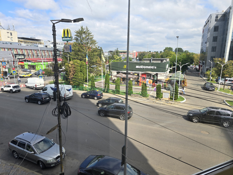 Spatiu comercial central de vânzare lângă McDonalds-410 mp