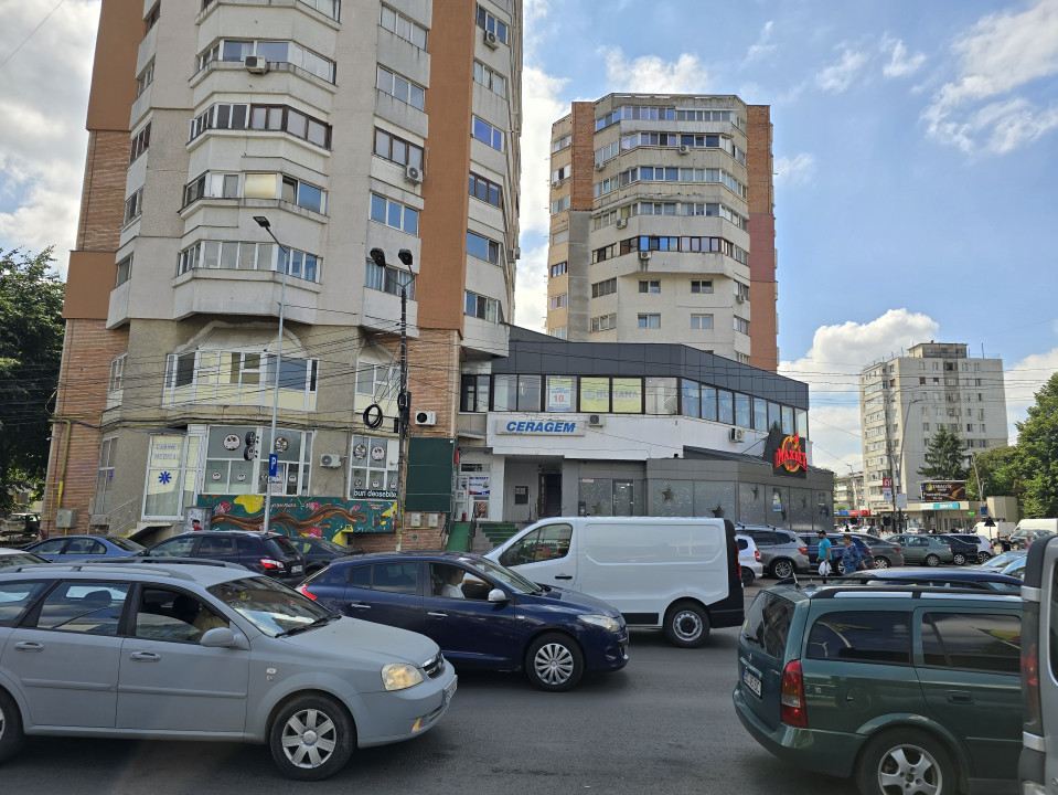 Spatiu comercial central de vânzare lângă McDonalds-410 mp