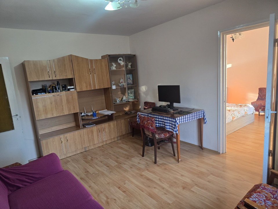 Apartament 2 camere de vânzare etj.3