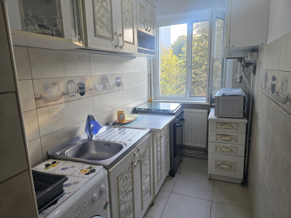 Apartament 2 camere de vânzare etj.3