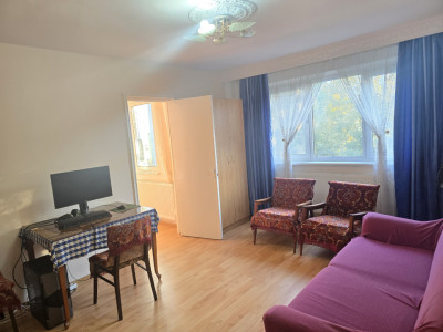 Apartament 2 camere de vânzare etj.3