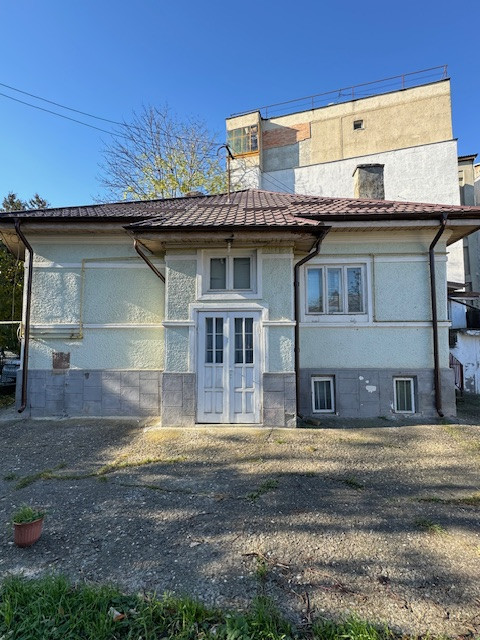 Teren de vanzare 621 mp cu casa, central, Bacau 