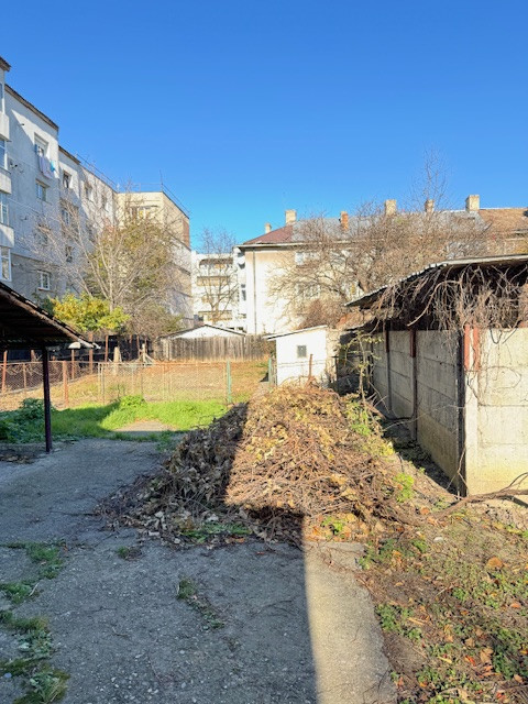 Teren de vanzare 621 mp cu casa, central, Bacau 