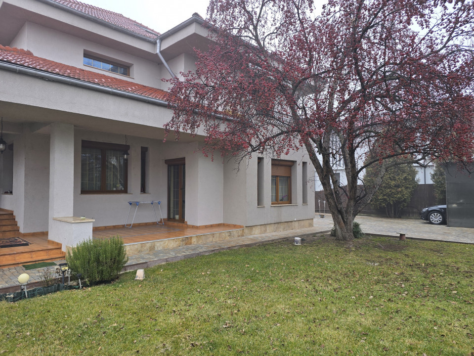 Casa/ vila de vânzare ultracentral în Bacau