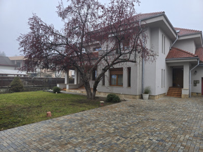 Casa/ vila de vânzare ultracentral în Bacau