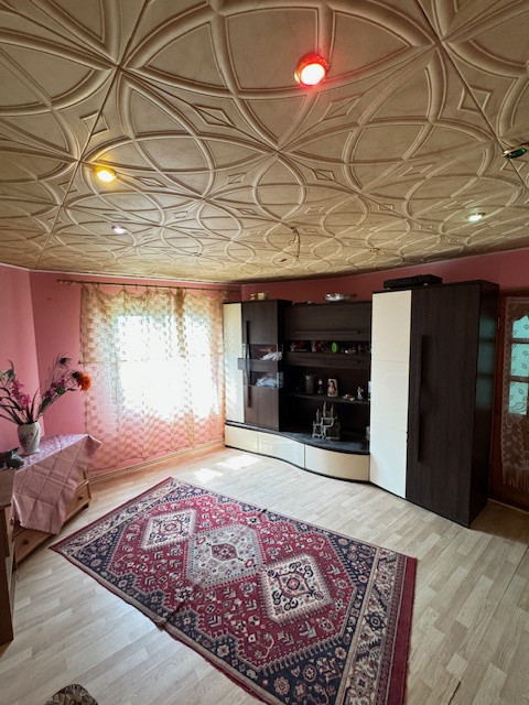 Casa cu etaj de vanzare sat Beresti, com. Sascut, jud. Bacau