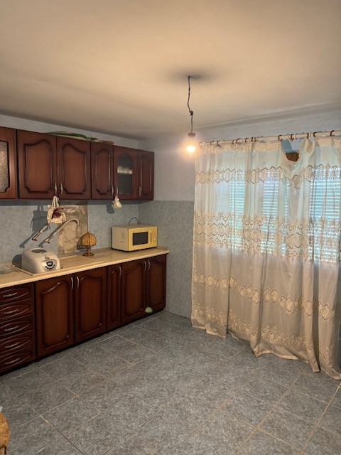 Casa cu etaj de vanzare sat Beresti, com. Sascut, jud. Bacau