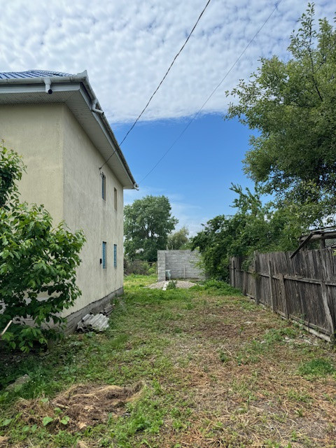 Casa cu etaj de vanzare sat Beresti, com. Sascut, jud. Bacau