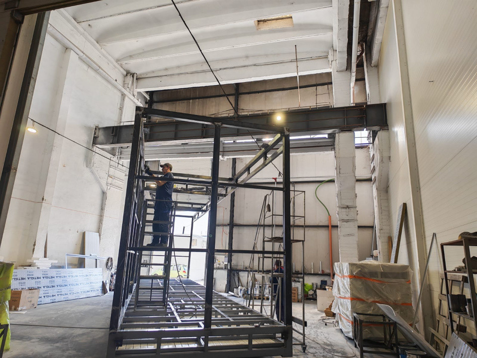 Hale industriale si birouri de inchiriat!! 575-3855 mp