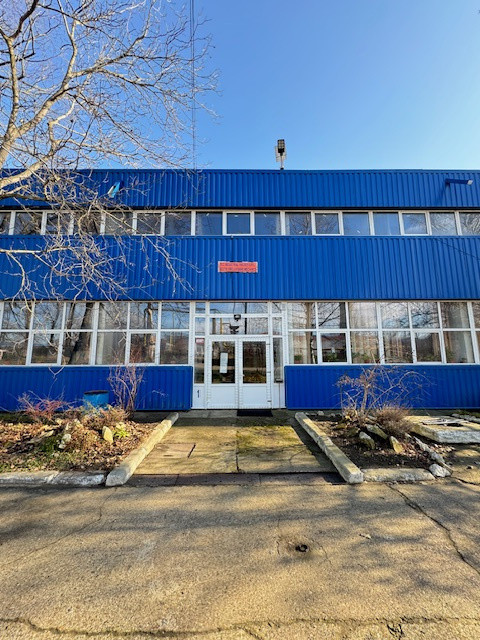 Vanzare/inchiriere 1-3 HALE si 1 cladire BIROURI, zona industriala mun. VASLUI 