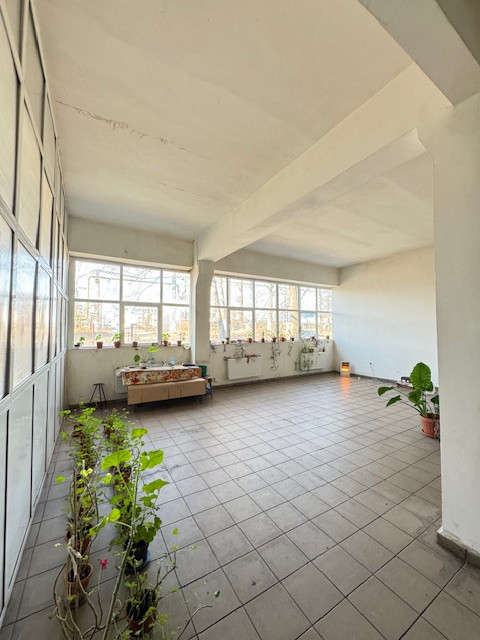 Vanzare/inchiriere 1-3 HALE si 1 cladire BIROURI, zona industriala mun. VASLUI 