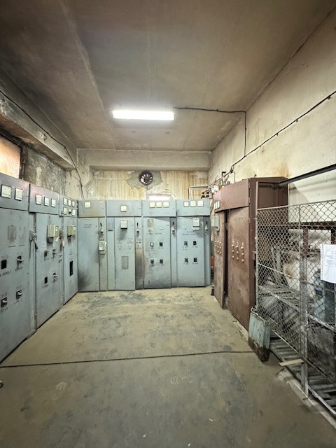 Vanzare/inchiriere 1-3 HALE si 1 cladire BIROURI, zona industriala mun. VASLUI 