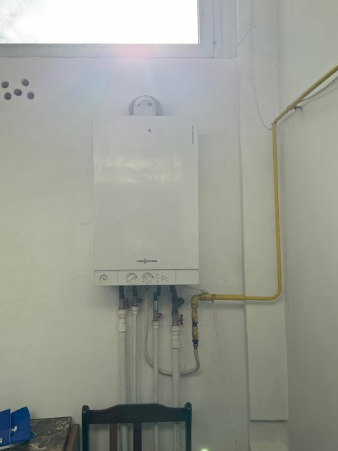 Vanzare/inchiriere 1-3 HALE si 1 cladire BIROURI, zona industriala mun. VASLUI 