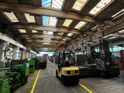 Vanzare/inchiriere 1-3 HALE si 1 cladire BIROURI, zona industriala mun. VASLUI 
