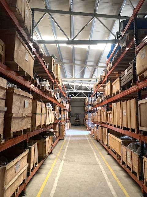 Hala de vanzare, an 2008, zona industriala Bacau