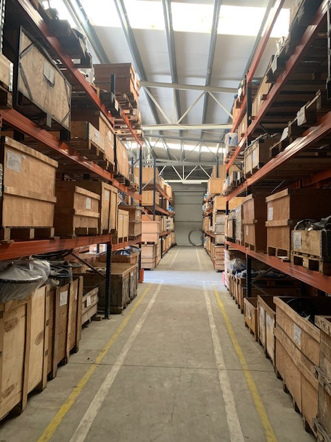 Hala de vanzare, an 2008, zona industriala Bacau