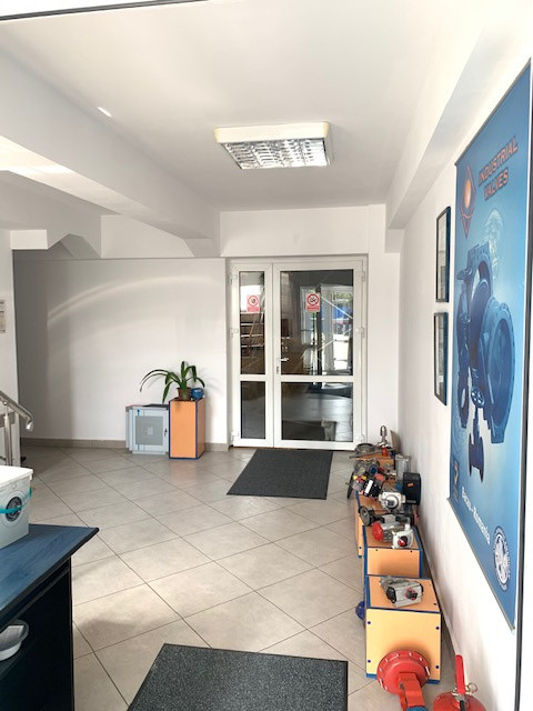 Hala de vanzare, an 2008, zona industriala Bacau