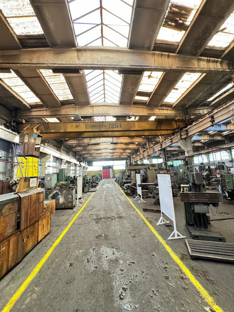 Vanzare/inchiriere FABRICA cu 3 HALE si BIROURI, zona industriala mun. VASLUI
