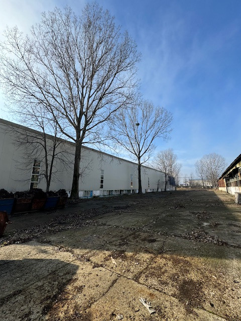 Vanzare/inchiriere FABRICA cu 3 HALE si BIROURI, zona industriala mun. VASLUI