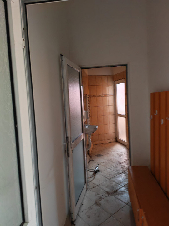 Hala vanzare Calea Republicii