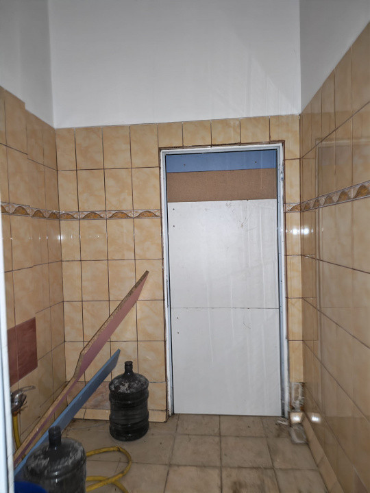 Hala vanzare Calea Republicii