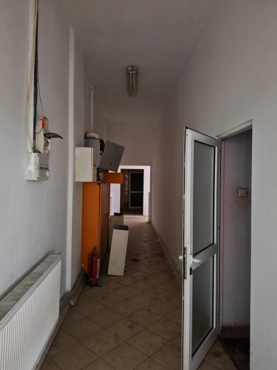 Hala vanzare Calea Republicii