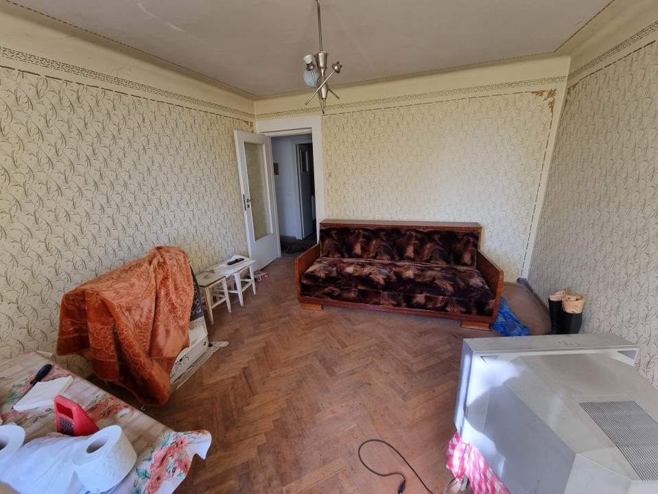 2 decomandate Bancii