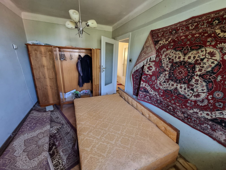 2 decomandate Bancii