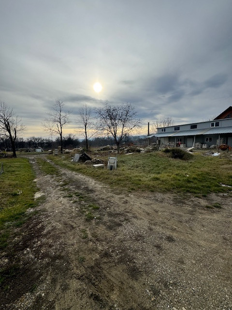 Teren 4.325 mp cu 2 hale, inchiriere/vanzare, Comanesti, jud. Bacau
