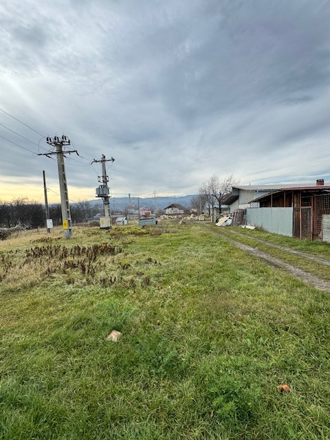 Teren 4.325 mp cu 2 hale, inchiriere/vanzare, Comanesti, jud. Bacau