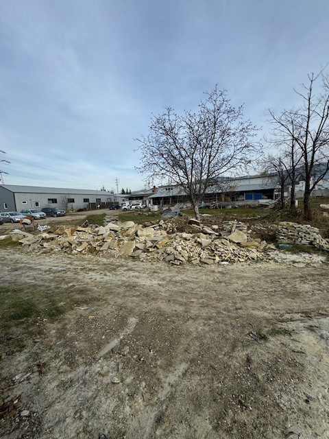 Teren 4.325 mp cu 2 hale, inchiriere/vanzare, Comanesti, jud. Bacau