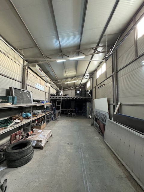 Teren 4.325 mp cu 2 hale, inchiriere/vanzare, Comanesti, jud. Bacau