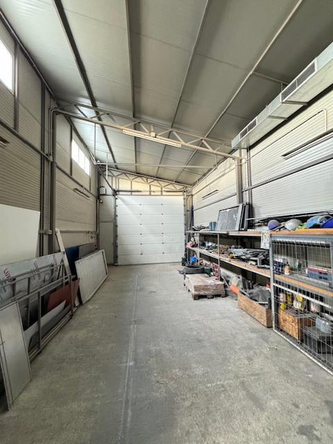 Teren 4.325 mp cu 2 hale, inchiriere/vanzare, Comanesti, jud. Bacau