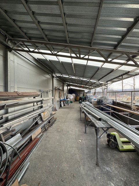 Teren 4.325 mp cu 2 hale, inchiriere/vanzare, Comanesti, jud. Bacau