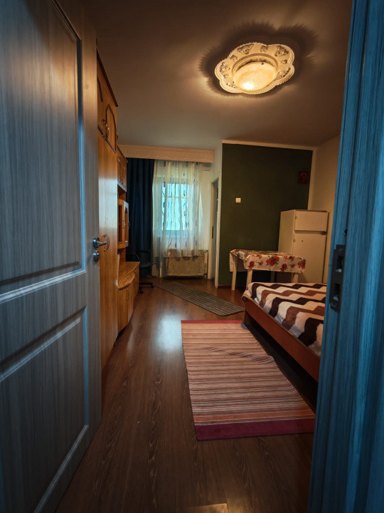 Garsoniera zona Milcov