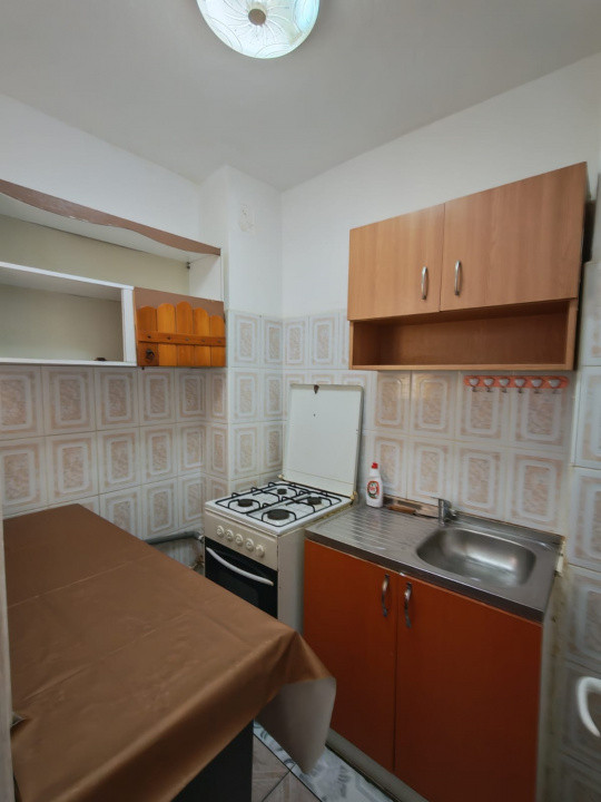 Garsoniera zona Milcov