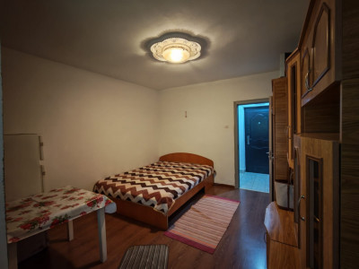 Garsoniera zona Milcov