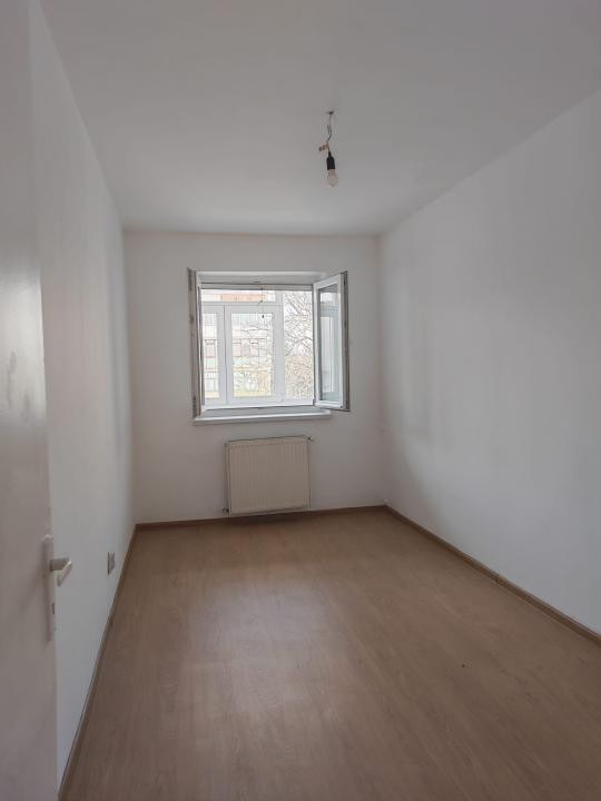 Apartament 3 camere zona Zimbru