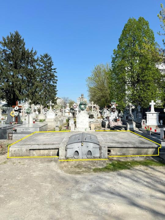 Vanzare cavou in Cimitirul Central Bacău