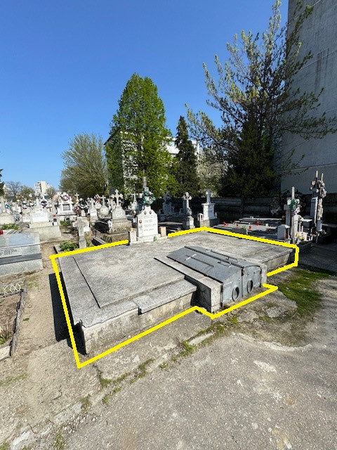 Cavou de vanzare  in Cimitirul Central Bacău
